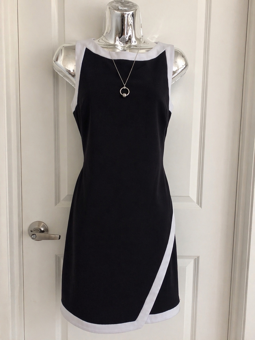 Lauren Ralph Lauren Black White Sheath Dress Size 8 Chic